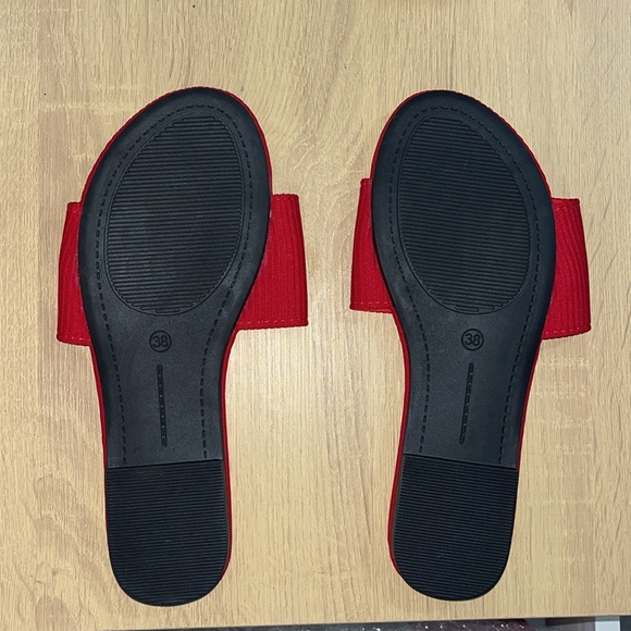 SOLD! Red Flat Georgia Textured Sandals Sz 7 - Picture 6 of 6